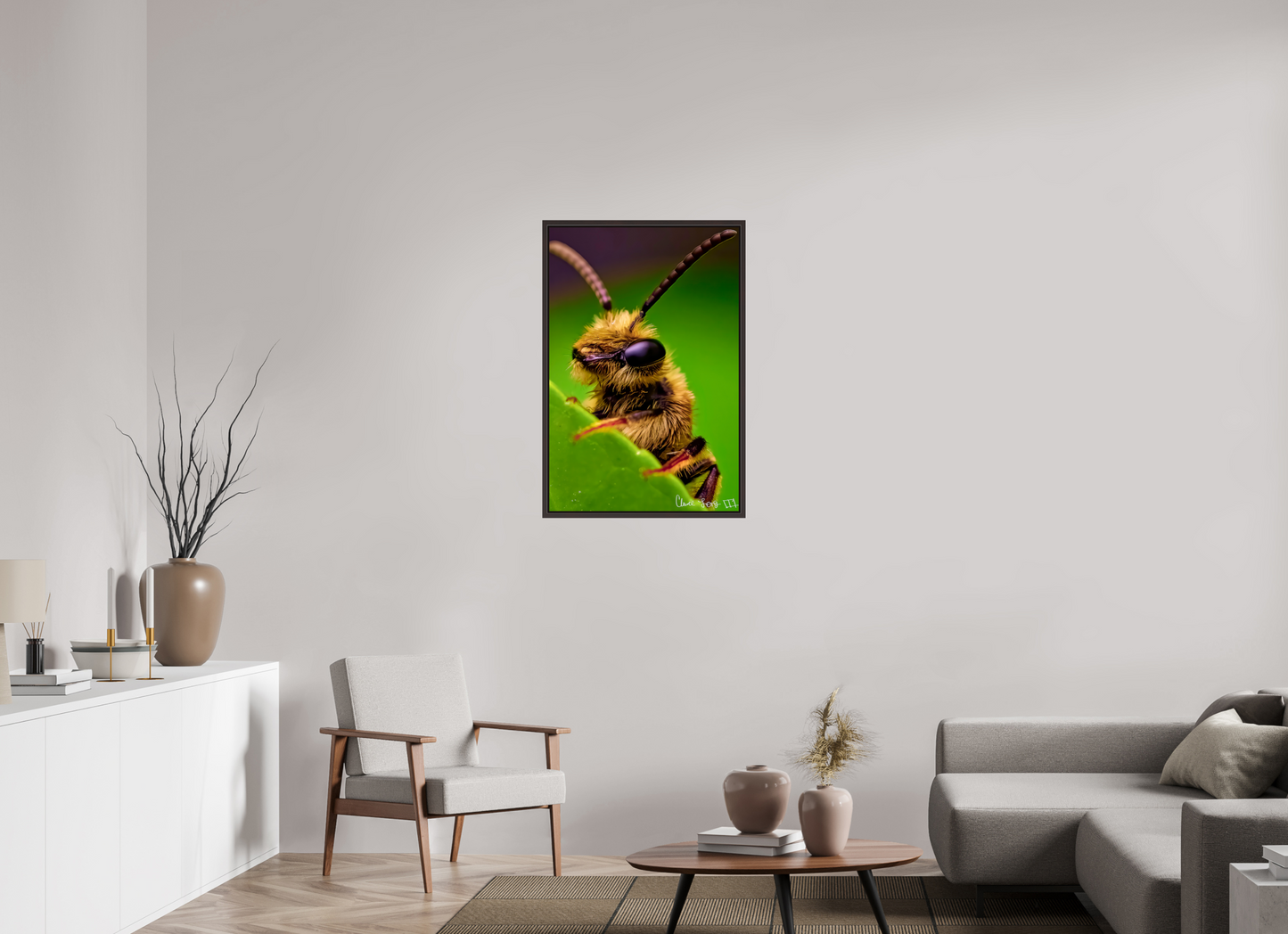 24 x 36″, Floater Frame Alder Brown The Cutest Bee