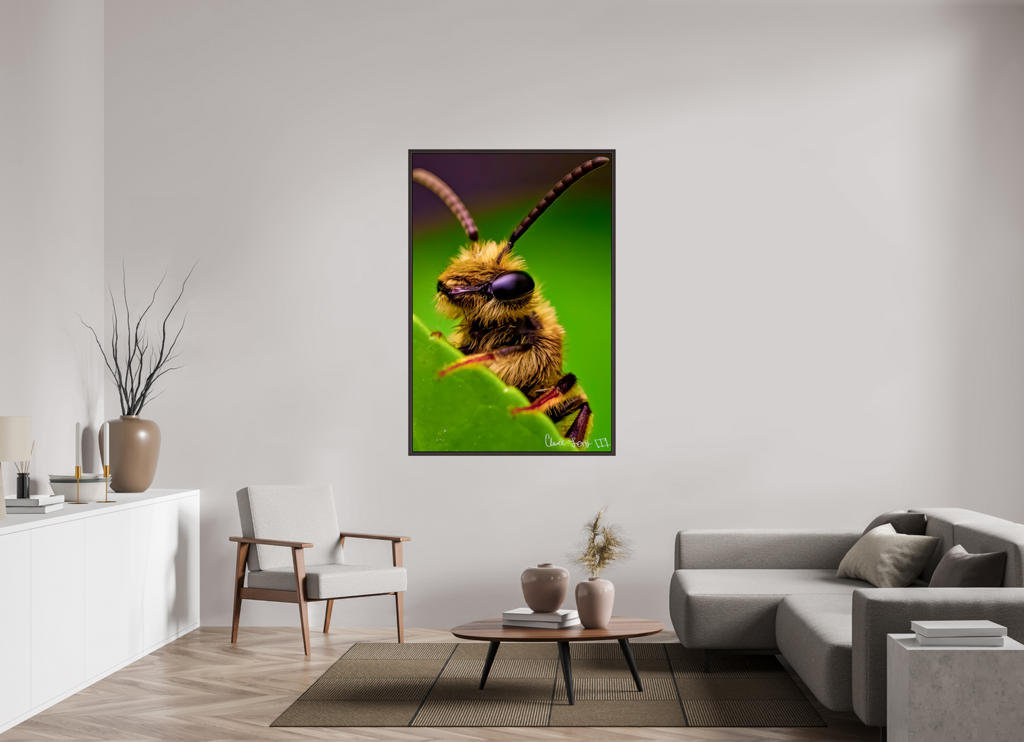 40 x 60″, Floater Frame Alder Brown The Cutest Bee