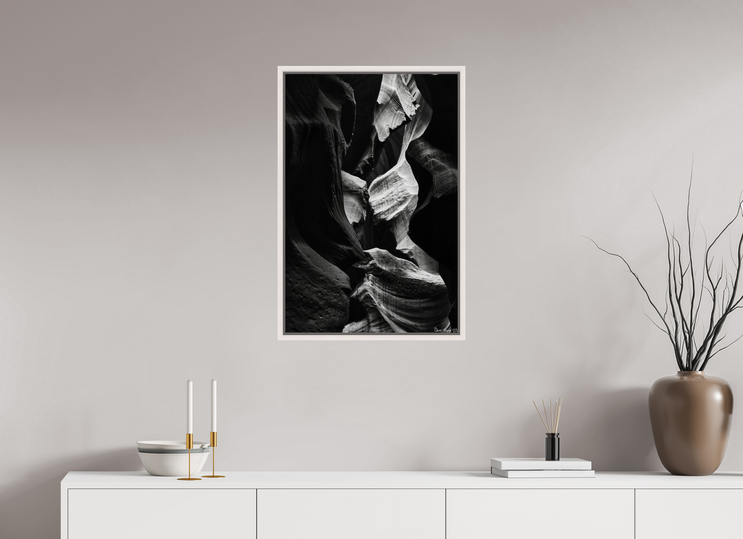 20 x 30″, Floater Frame Maple White Sphinx